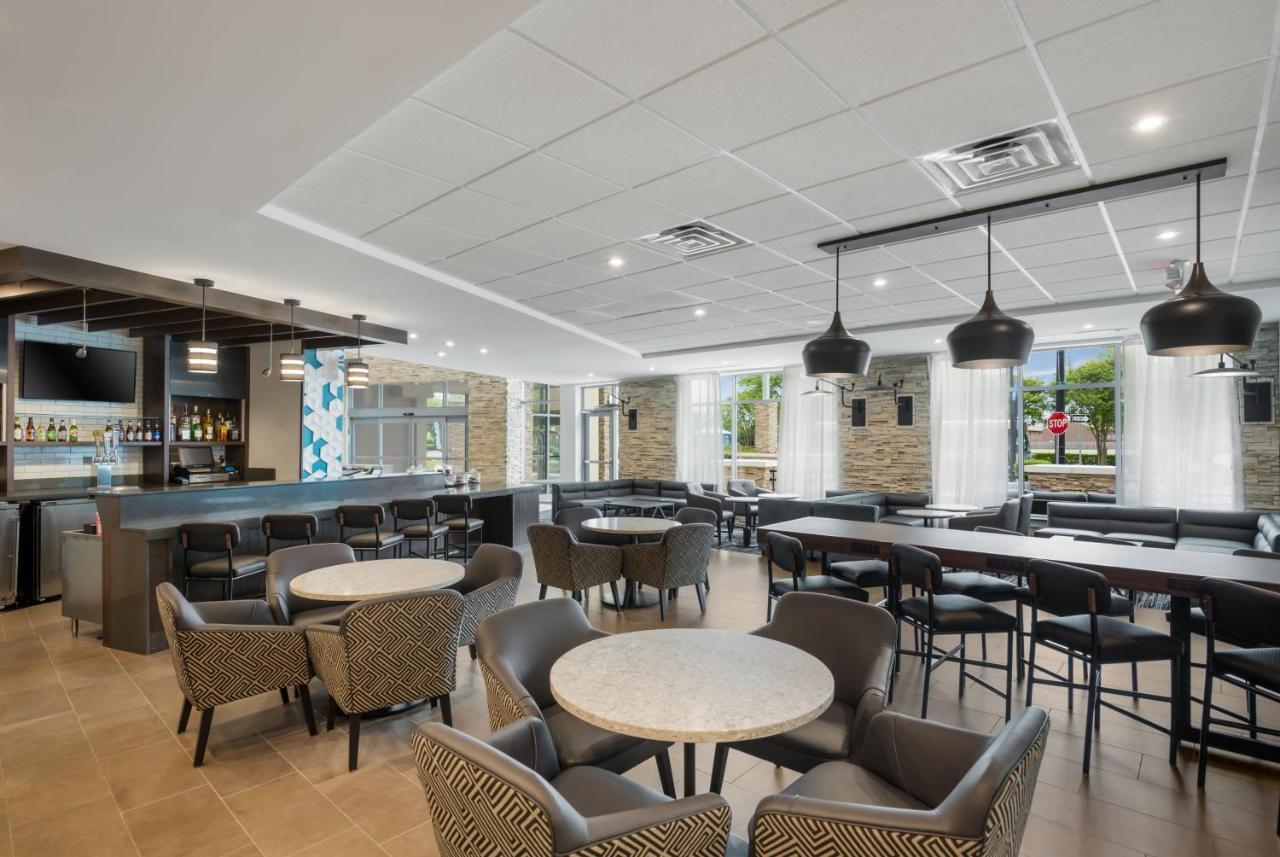 Hyatt Place Hampton Convention Center Екстер'єр фото