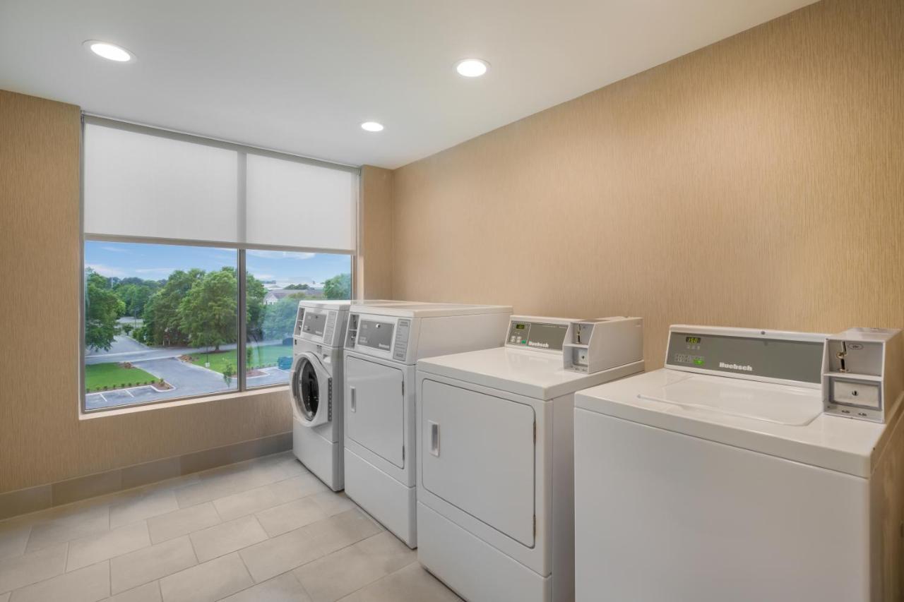 Hyatt Place Hampton Convention Center Екстер'єр фото
