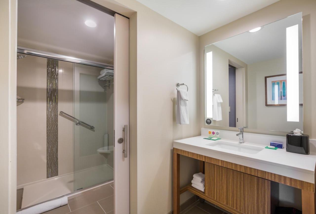 Hyatt Place Hampton Convention Center Екстер'єр фото