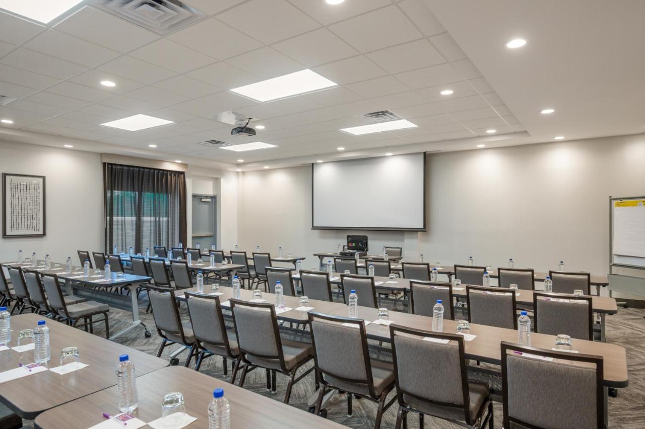 Hyatt Place Hampton Convention Center Екстер'єр фото