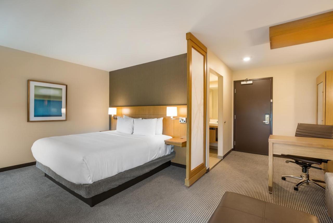 Hyatt Place Hampton Convention Center Екстер'єр фото